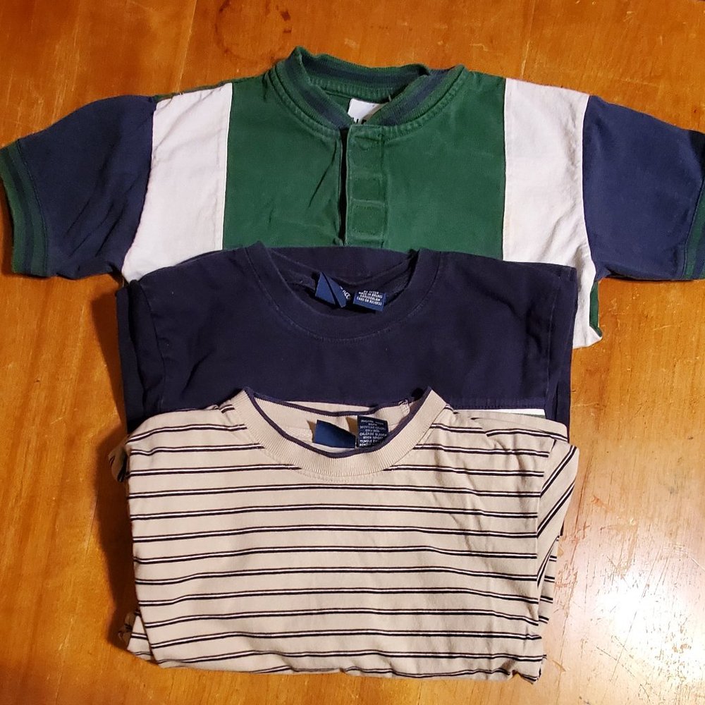 3 boys Tshirts, size XS / 4/5